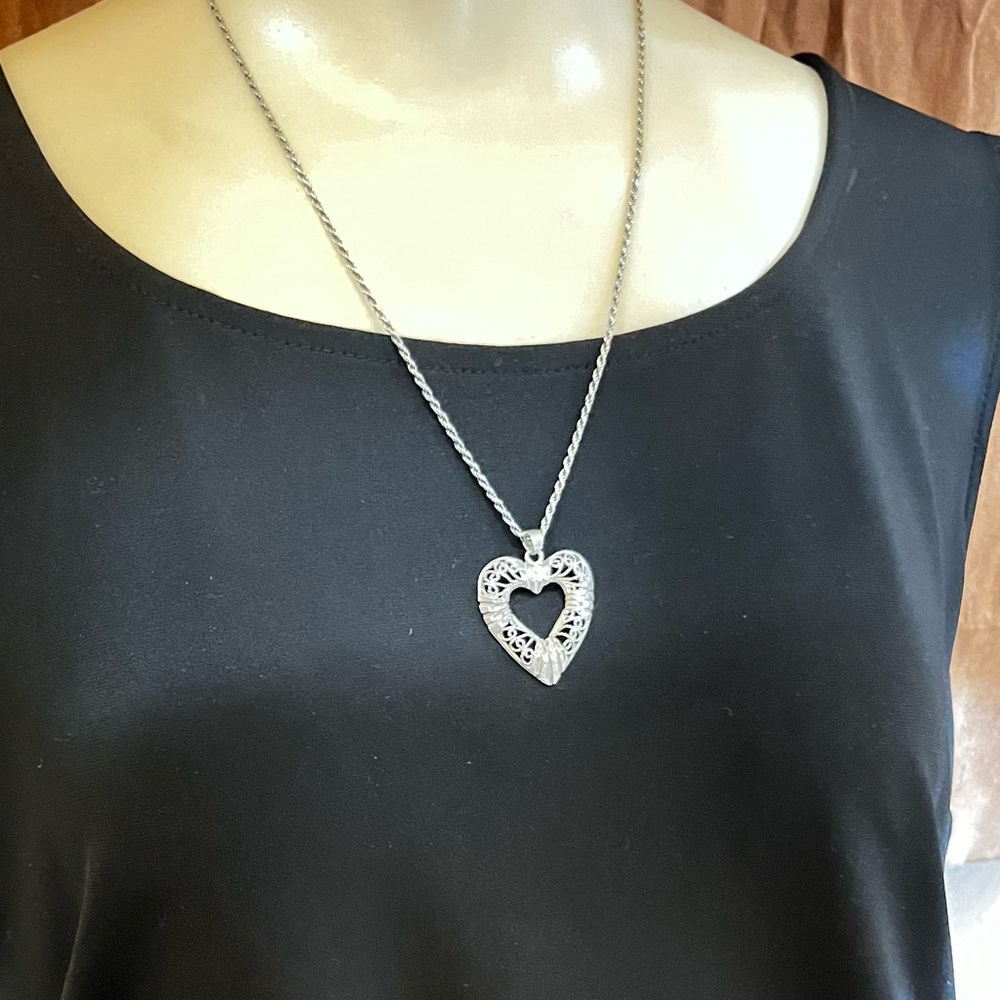 .925 Vintage Filigree Heart Pendant - Picture 6 of 7